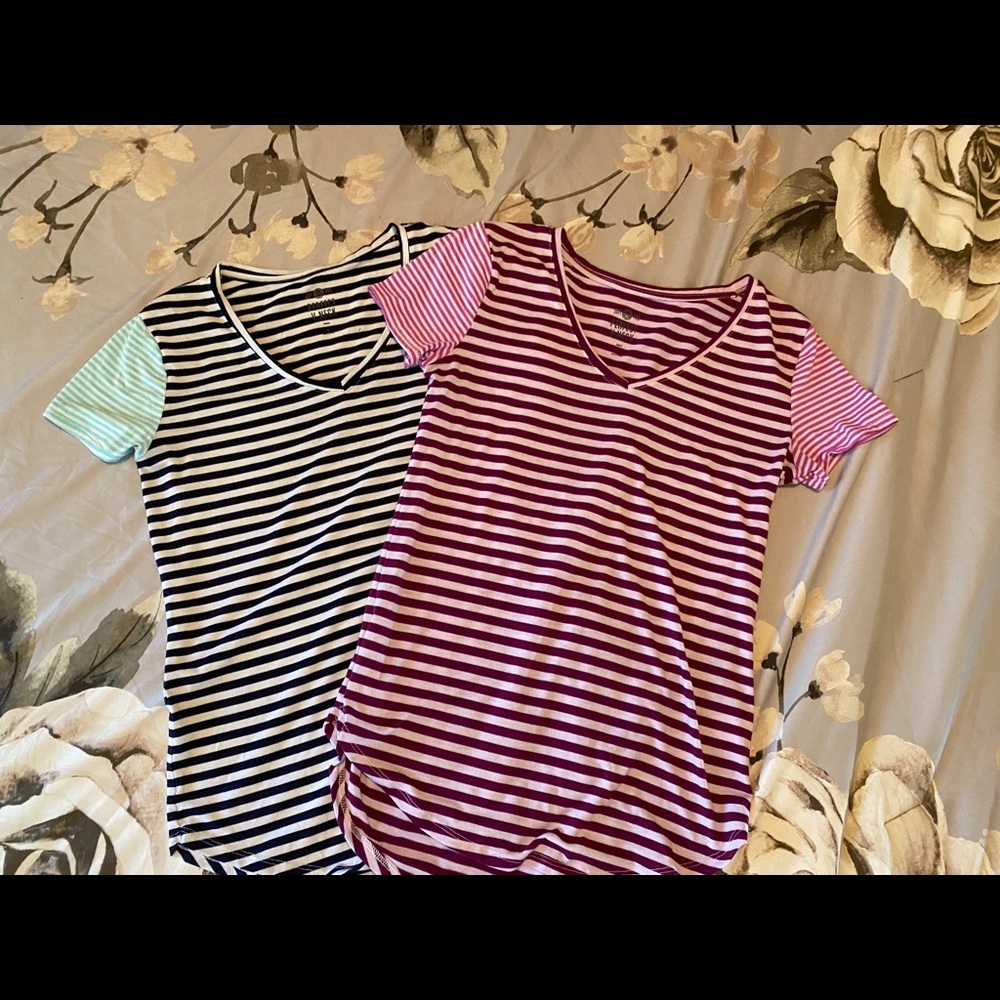 🌻3/$20🌻 Bundle Perfect V-Neck - Picture 5 of 5